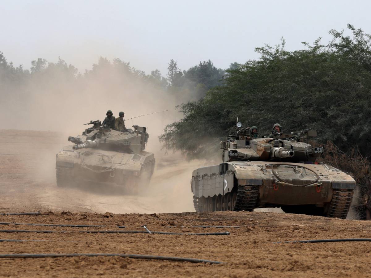  Tank-israeliani-nel-centro-di-Khan-Yunis-si-stringe-la-morsa-sul-sud-di-Gaza