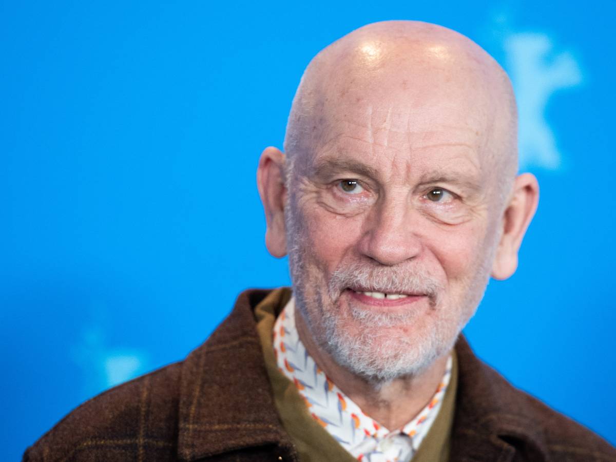 John Malkovich compie 70 anni. Il nondivo di Hollywood capace di