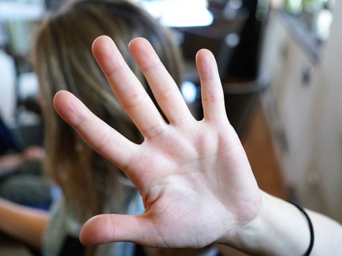 Figlia picchiata e drogata per accettare le nozze: bengalesi fermati dai carabinieri