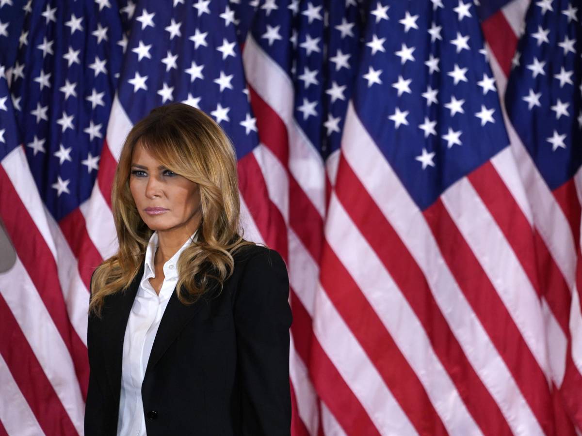 Melania Trump a gamba tesa nel vertice in Alaska: una lettera segreta a Putin
