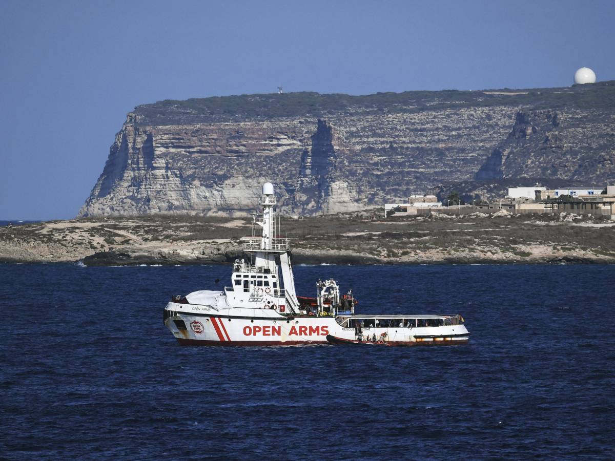 Ong e Pd contro il governo: "Politica vessatoria e punitiva" Ong e Pd contro il governo: "Politica vessatoria e punitiva"