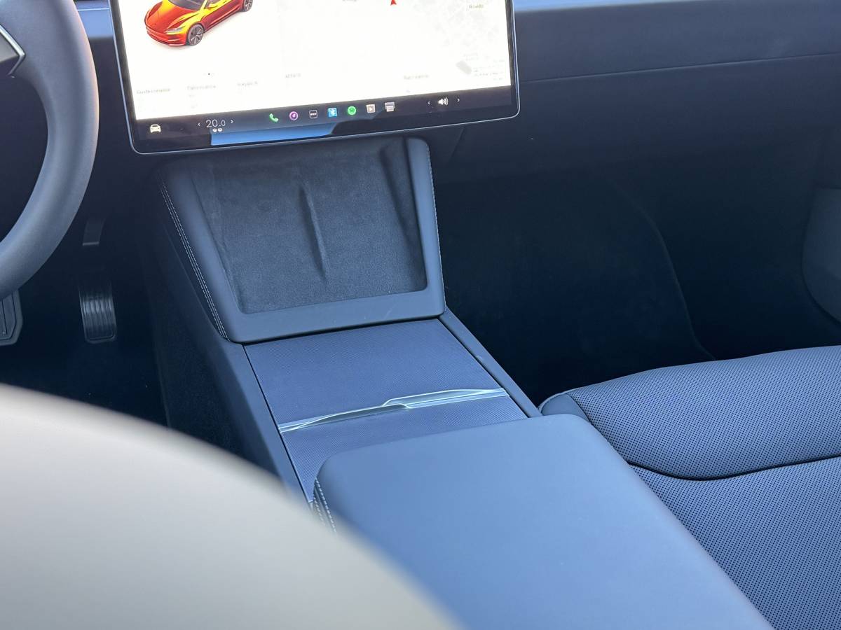 Tesla Model 3 Highland 2024: guarda la gallery  19