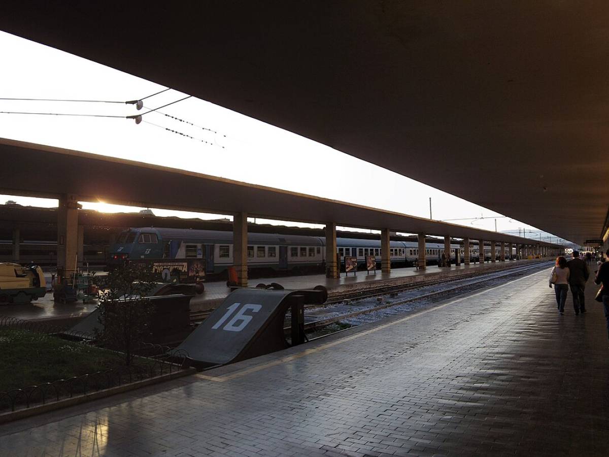 Uomo Investito In Stazione A Firenze, Treni Cancellati E Caos: Cosa è ...