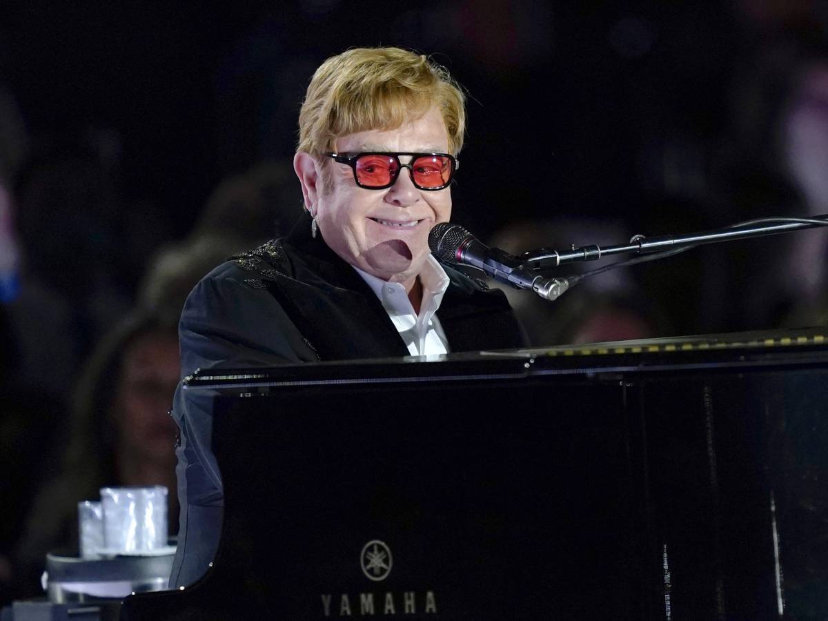 "Impossibile registrare canzoni, non ci vedo più". Il dramma di Elton John