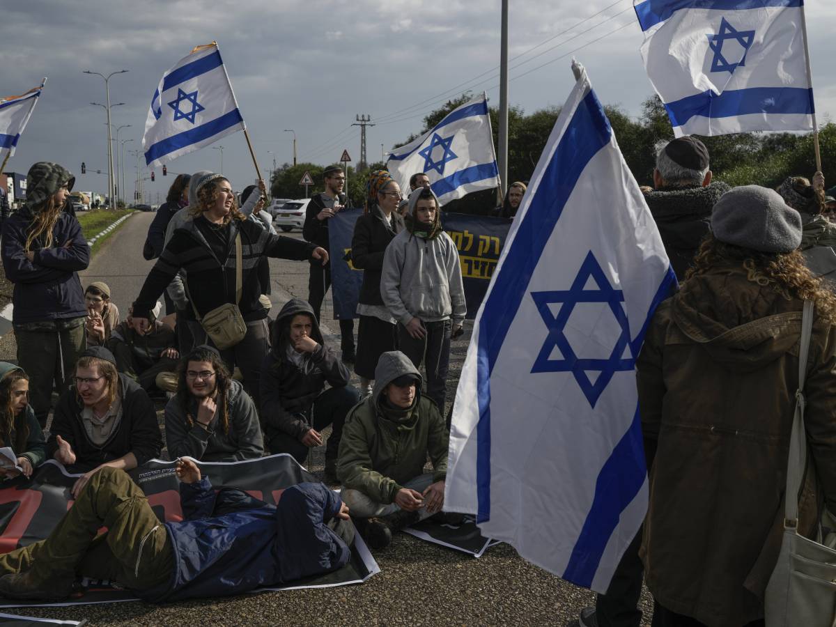 ”Gaza vapenvila.”  Ett brev från 800 tjänstemän från EU och USA som motsätter sig…