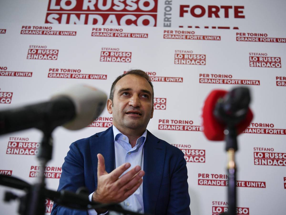 contrordine compagni askatasuna non 232 pi249 bene comune retromarcia del sindaco lo russo da Ilgiornale.it contrordine compagni askatasuna non 232 pi249 bene comune retromarcia del sindaco lo russo