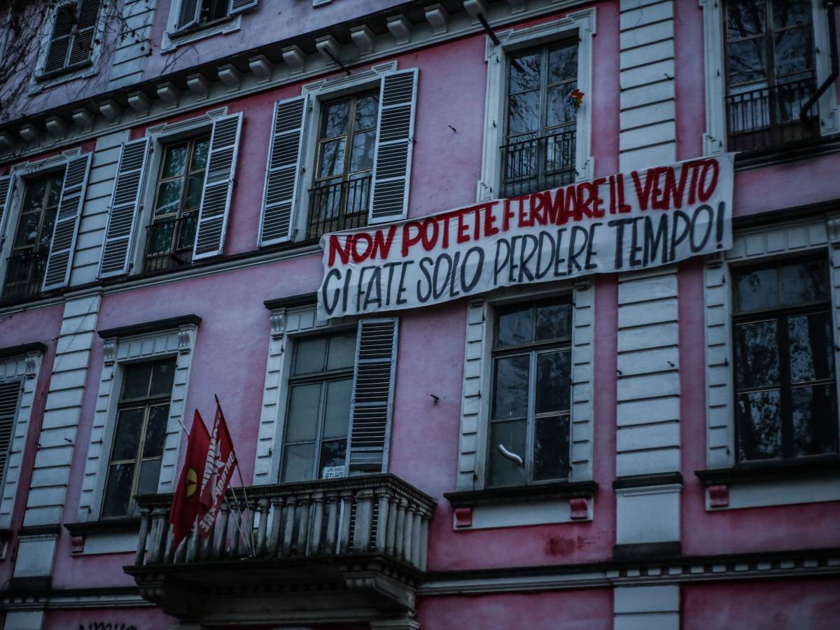 askatasuna braccio di ferro del comune il centro sociale diventa bene comune da Ilgiornale.it askatasuna braccio di ferro del comune il centro sociale diventa bene comune