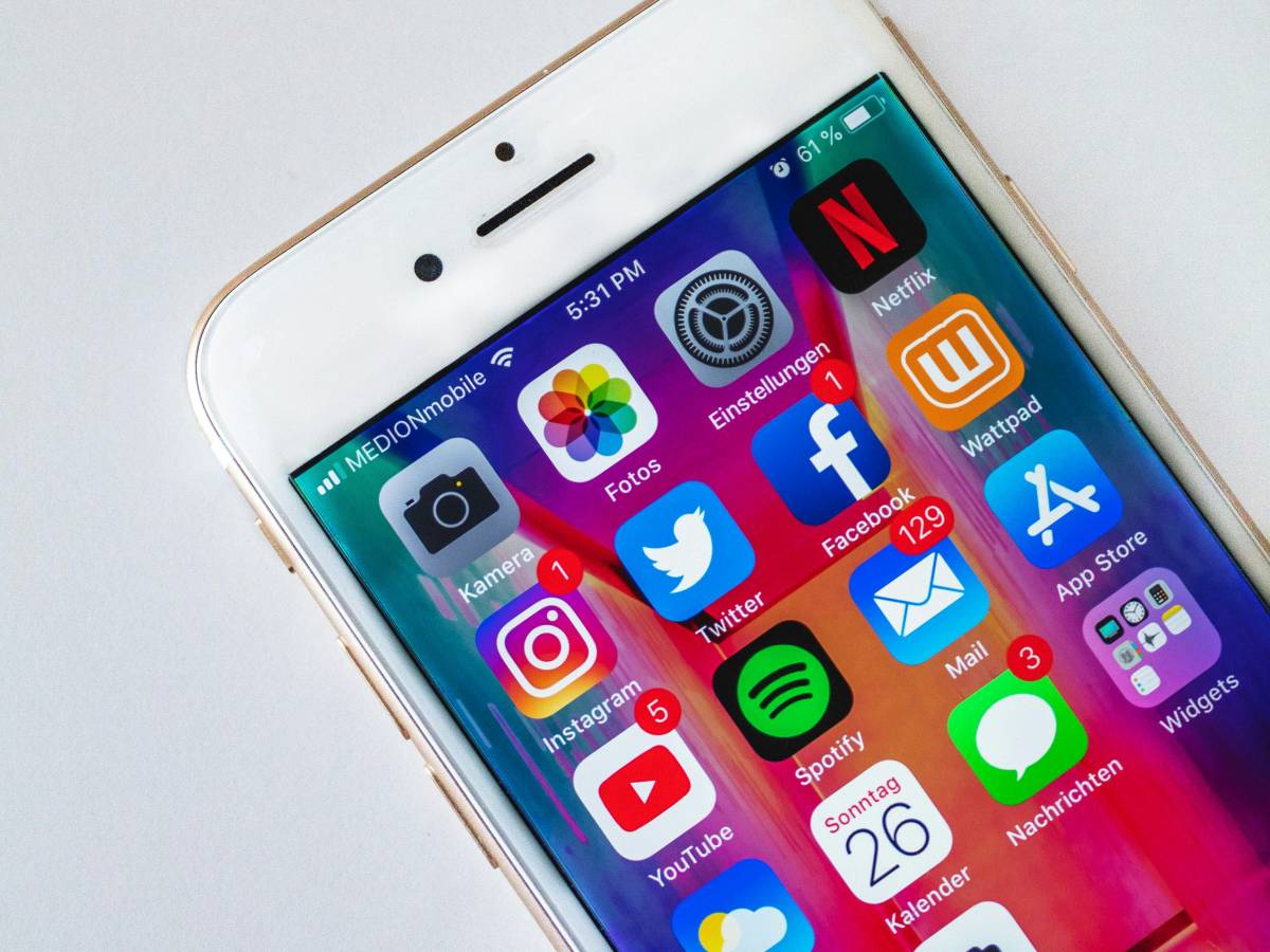 social nel mirino della commissione instagram e fb creano dipendenza da Ilgiornale.it social nel mirino della commissione instagram e fb creano dipendenza