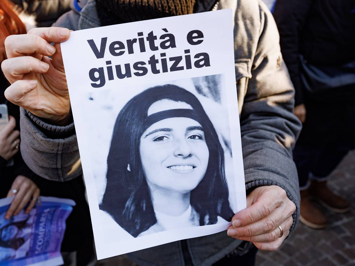 Emanuela Orlandi, ecco perché la lettera anonima potrebbe essere la "chiave del rebus" Emanuela Orlandi, ecco perché la lettera anonima potrebbe essere la "chiave del rebus"