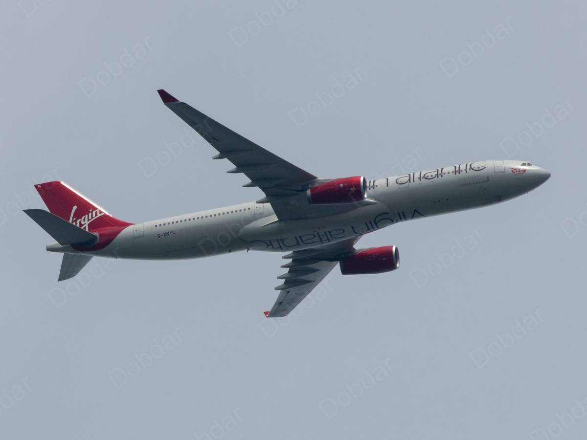 Everything on board trembles and panic breaks out: the plane exceeds 1,200 km/h (the speed of sound) Everything on board trembles and panic breaks out: the plane exceeds 1,200 km/h (the speed of sound)