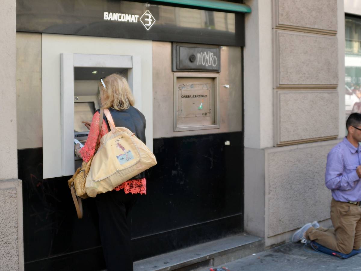 prelievo al bancomat non fare questo per non infrangere la legge da Ilgiornale.it prelievo al bancomat non fare questo per non infrangere la legge