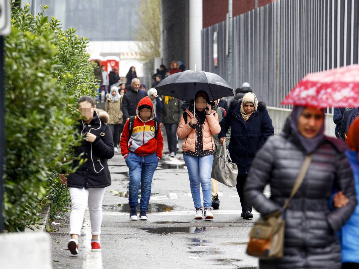 stop al velo per le under 14 e stretta sulle moschee abusive il piano della lega contro il radicalismo islamico da Ilgiornale.it stop al velo per le under 14 e stretta sulle moschee abusive il piano della lega contro il radicalismo islamico