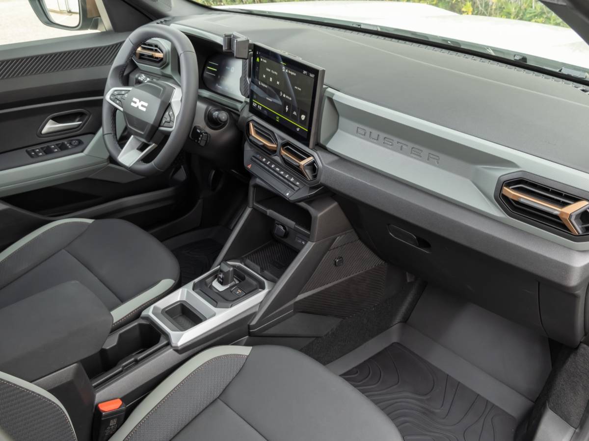 Dacia Duster 2024: guarda la gallery del nuovo SUV, anche ibrido o GPL 13