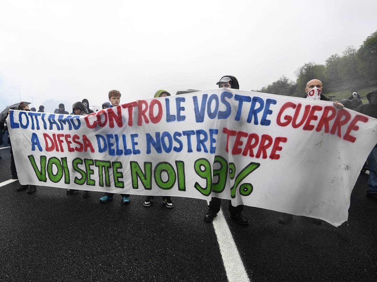 Torino, blitz anti G7 in tangenziale: traffico in tilt