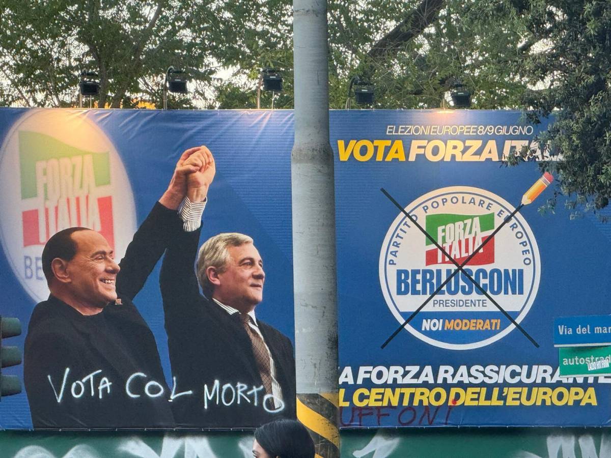 "Vota col morto". Lo sfregio sul manifesto con Berlusconi