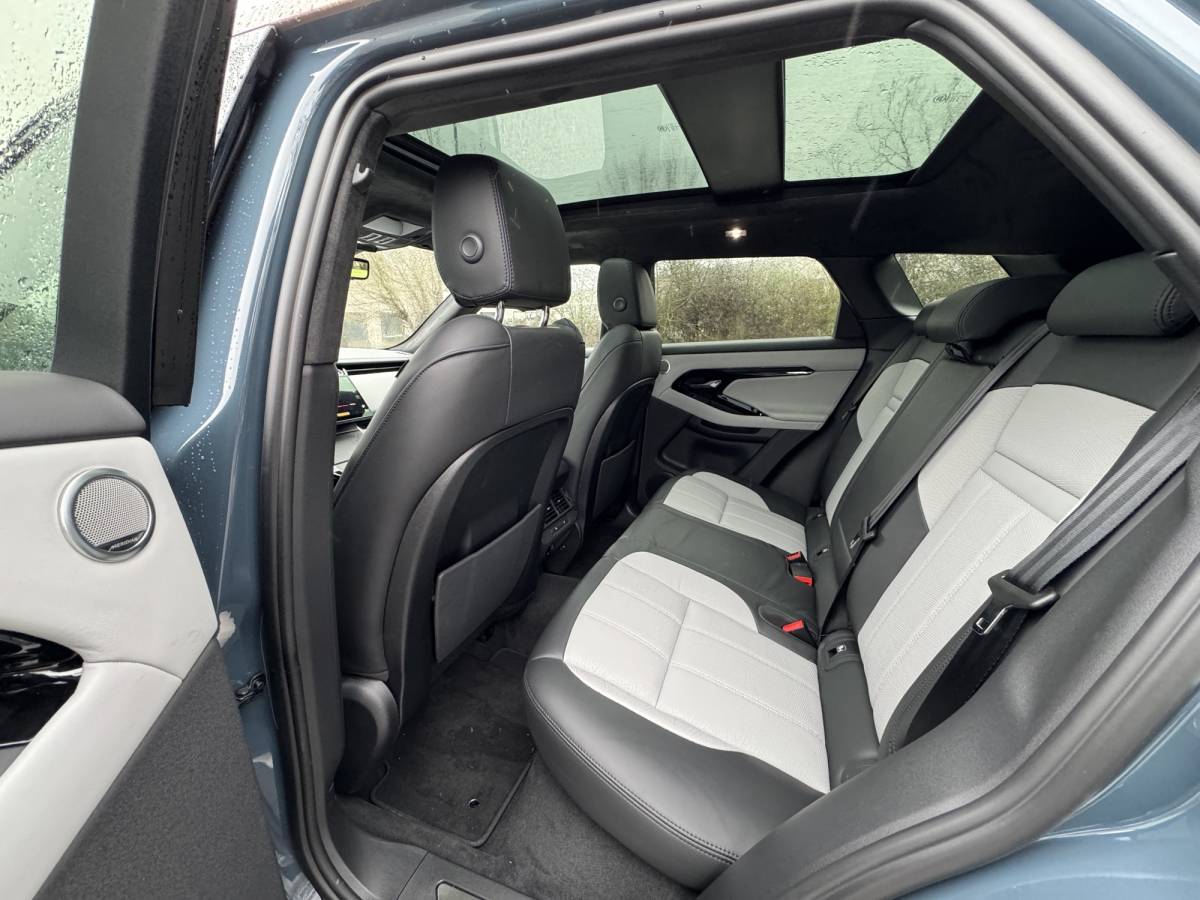 Range Rover Evoque PHEV: guarda la gallery del rivisto SUV ibrido inglese 11