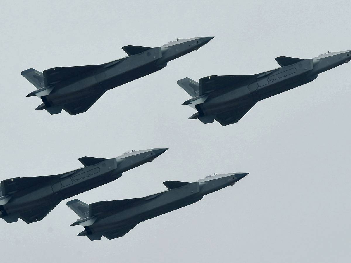 La Cina muove 45 aerei e sei navi da guerra. È allarme a Taiwan