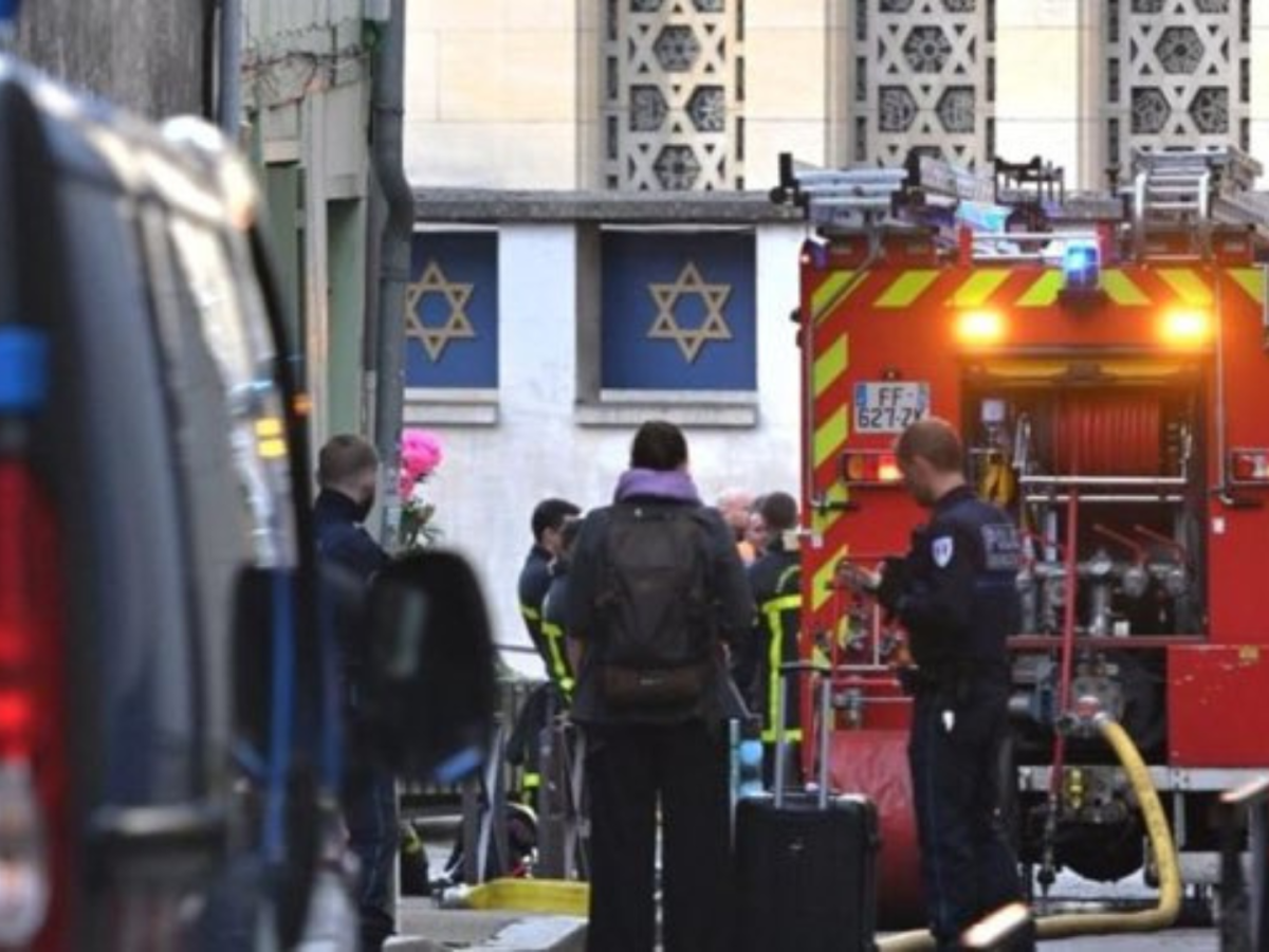 La molotov e l’attacco alla polizia: chi è il clandestino che ha colpito la sinagoga di Rouen