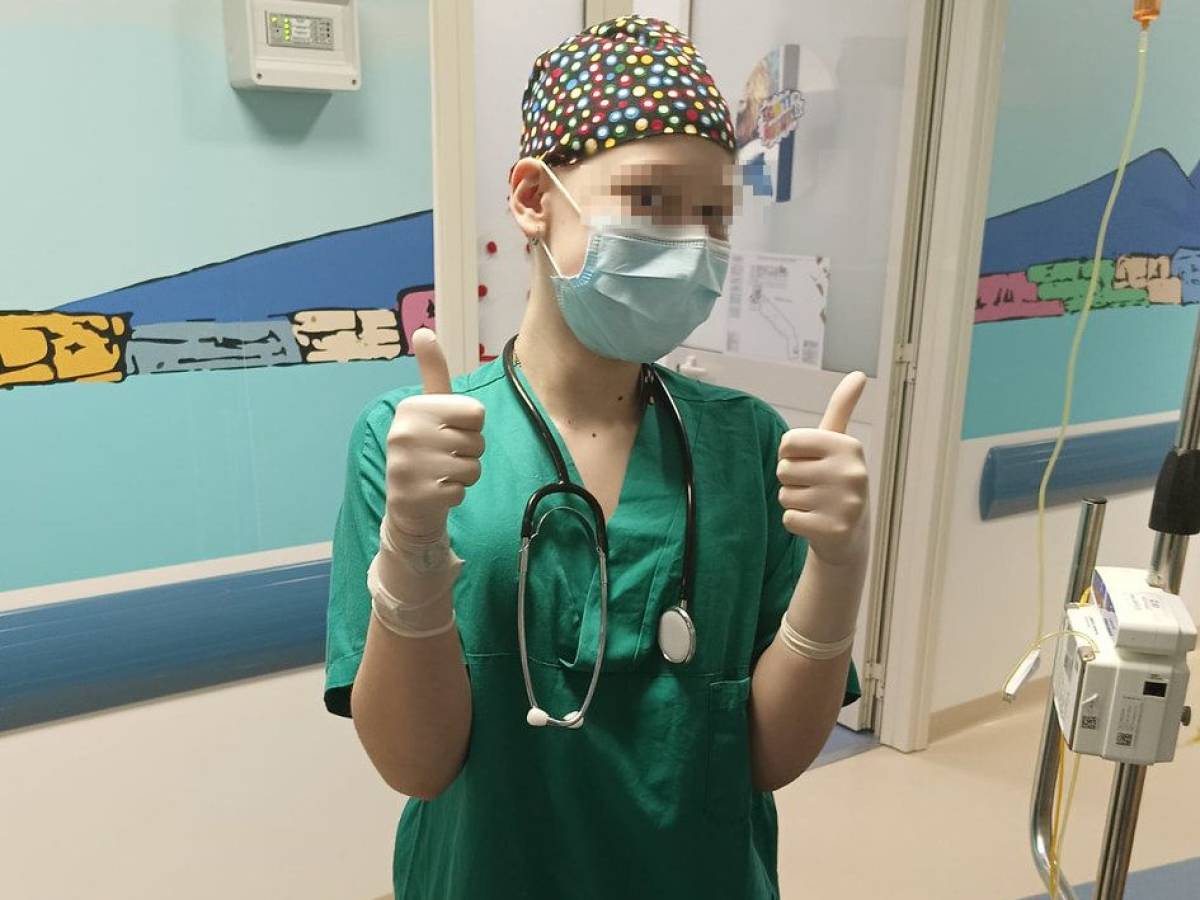 Mattarella scrive alla 14enne malata di tumore insultata in rete: "Sei forte" - ilGiornale.it