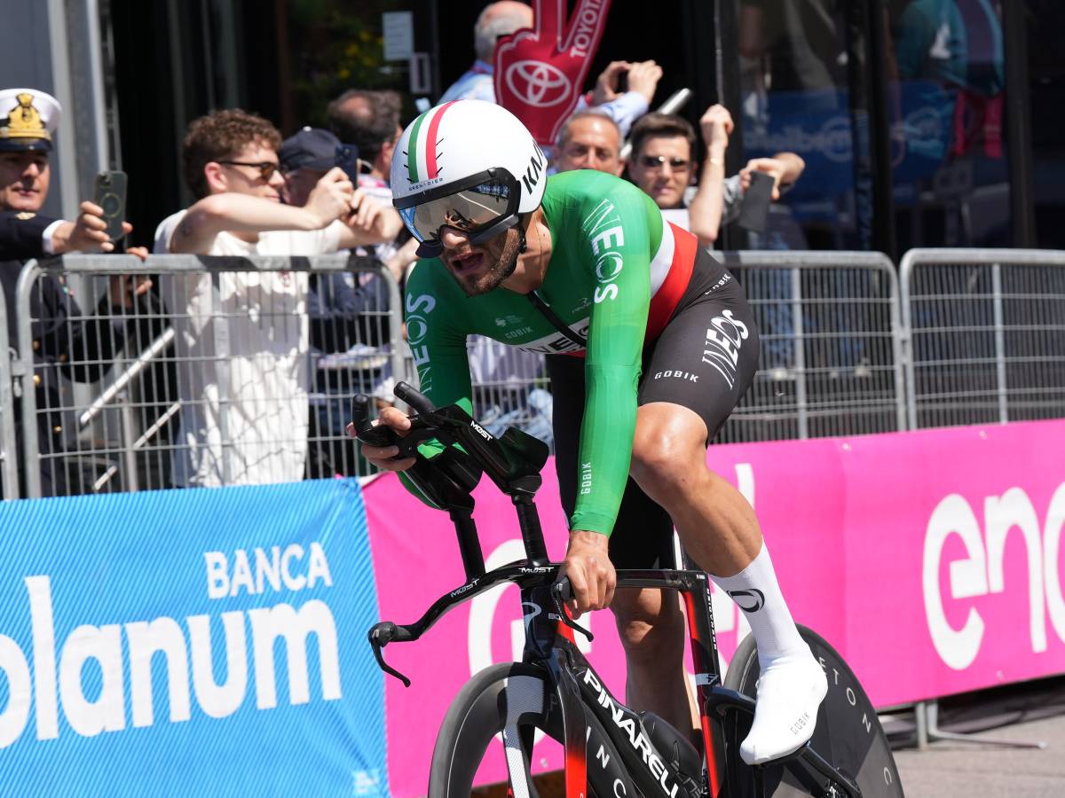 Giro Ganna batte anche Pogacar | l’azzurro vince la cronometro di Desenzano