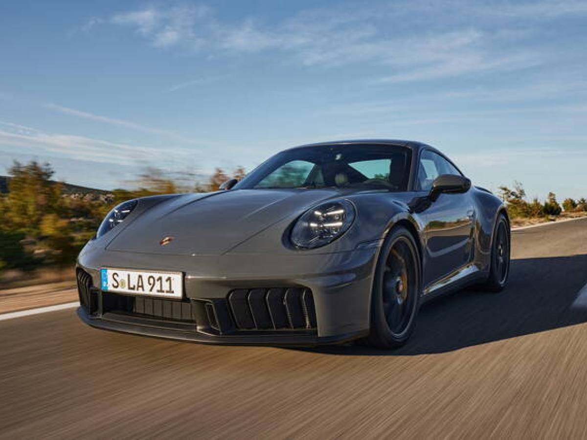 Nuova Porsche 911 GTS 2024, debutta la prima 911 ibrida della storia ...