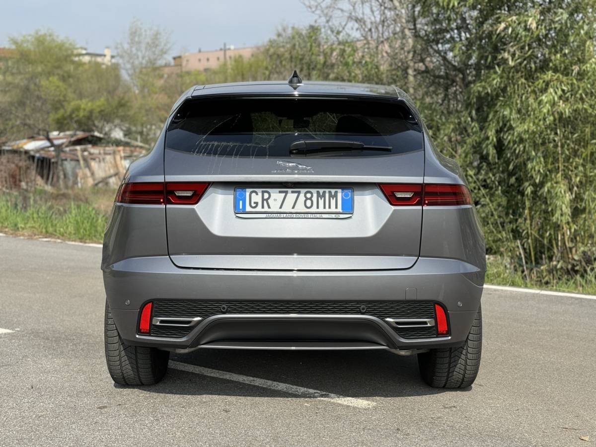 Jaguar E-Pace P300e PHEV: guarda la gallery del SUV premium plug-in 14