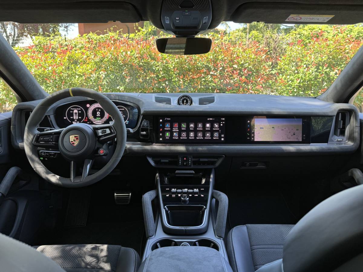 Porsche Cayenne Coupè GT: il video in pillole del super SUV ibrido da 740 CV 16
