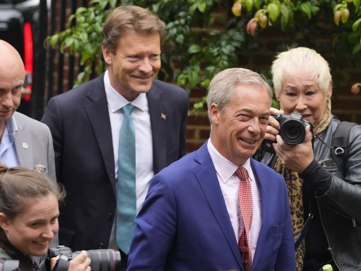 Immigrazione e tagli fiscali: Farage vara il suo "contratto" con i britannici