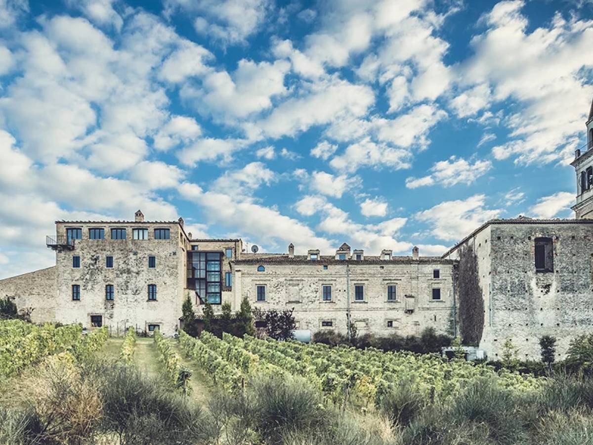 Castello di Semivicoli, l’Abruzzo austero  