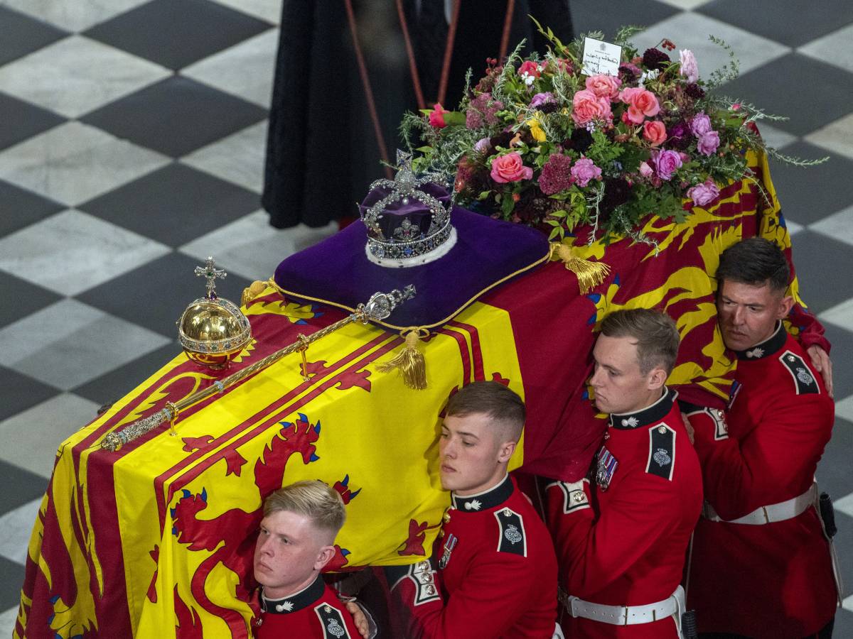 "La morte è irreversibile". Il mistero del funerale di Elisabetta II
