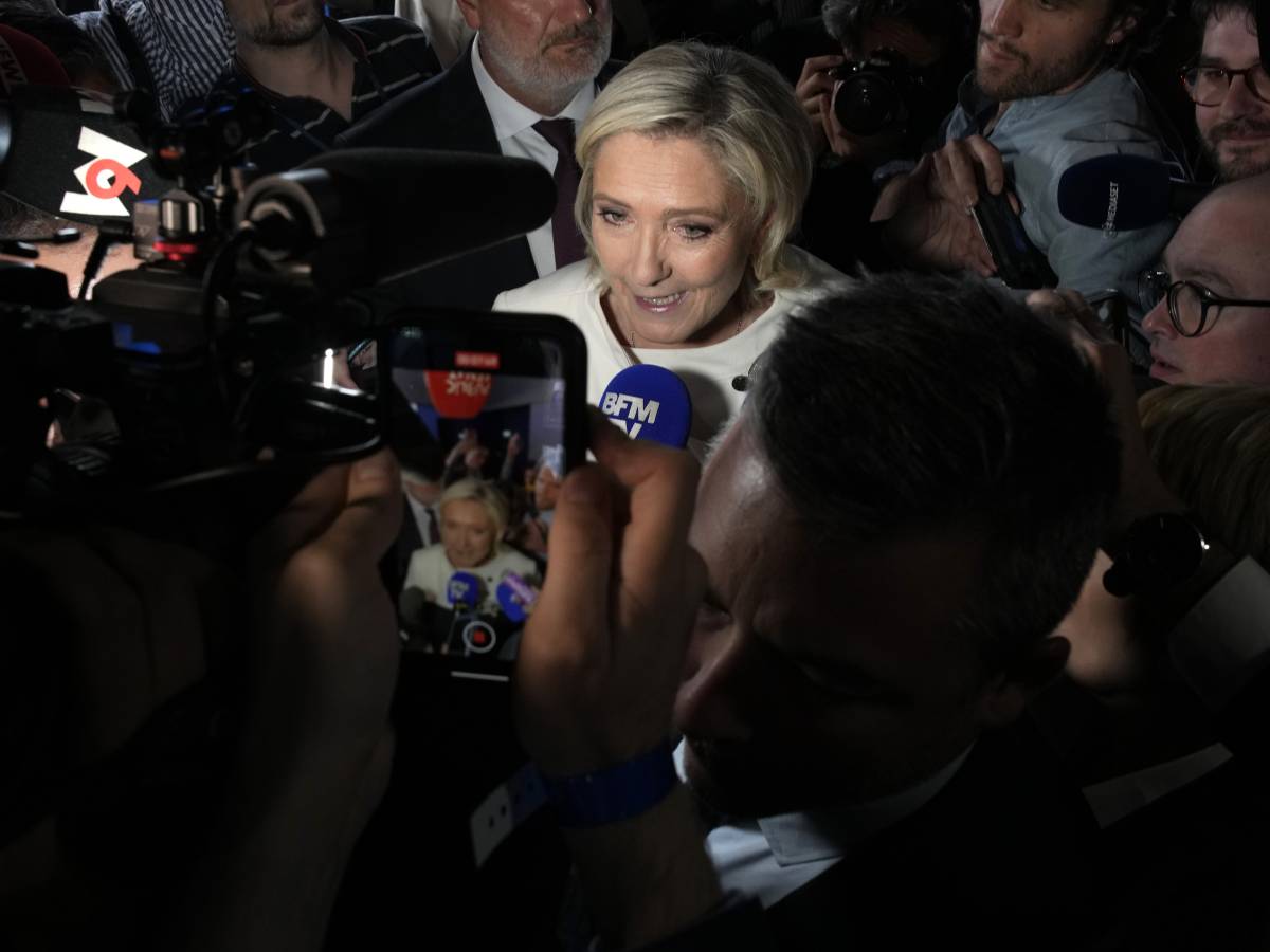 "Chiedono la mia morte politica". Lo sfogo di Le Pen dopo la richiesta di condanna