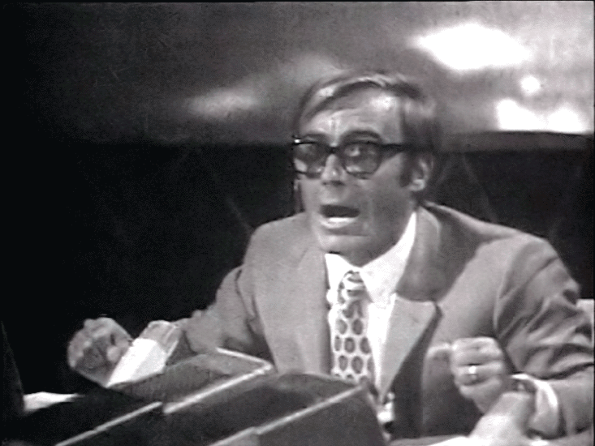 20 de julio de 1969: el hombre llega a la luna.  Los periodistas debaten en directo en Al Rai TV 20 de julio de 1969: el hombre llega a la luna.  Los periodistas debaten en directo en Al Rai TV