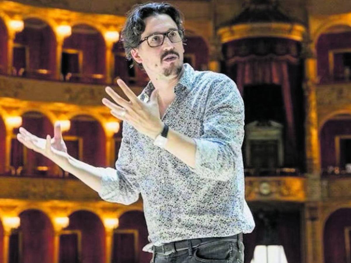"Reinvento “West Side Story” con cantanti lirici e un messaggio sempre attuale" "Reinvento “West Side Story” con cantanti lirici e un messaggio sempre attuale"