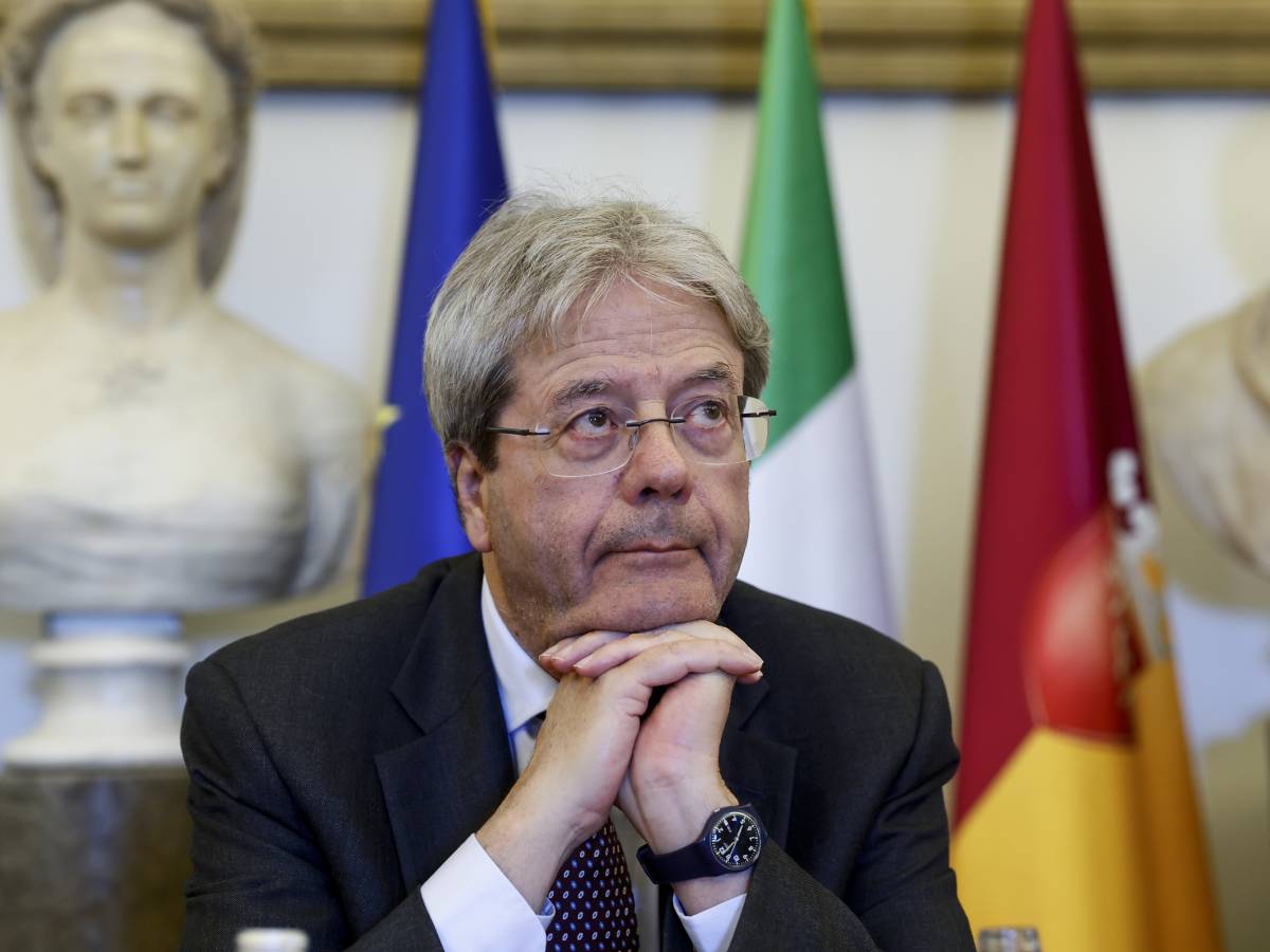 Gentiloni: "Non aspiro a ruoli, darò una mano al centrosinistra"