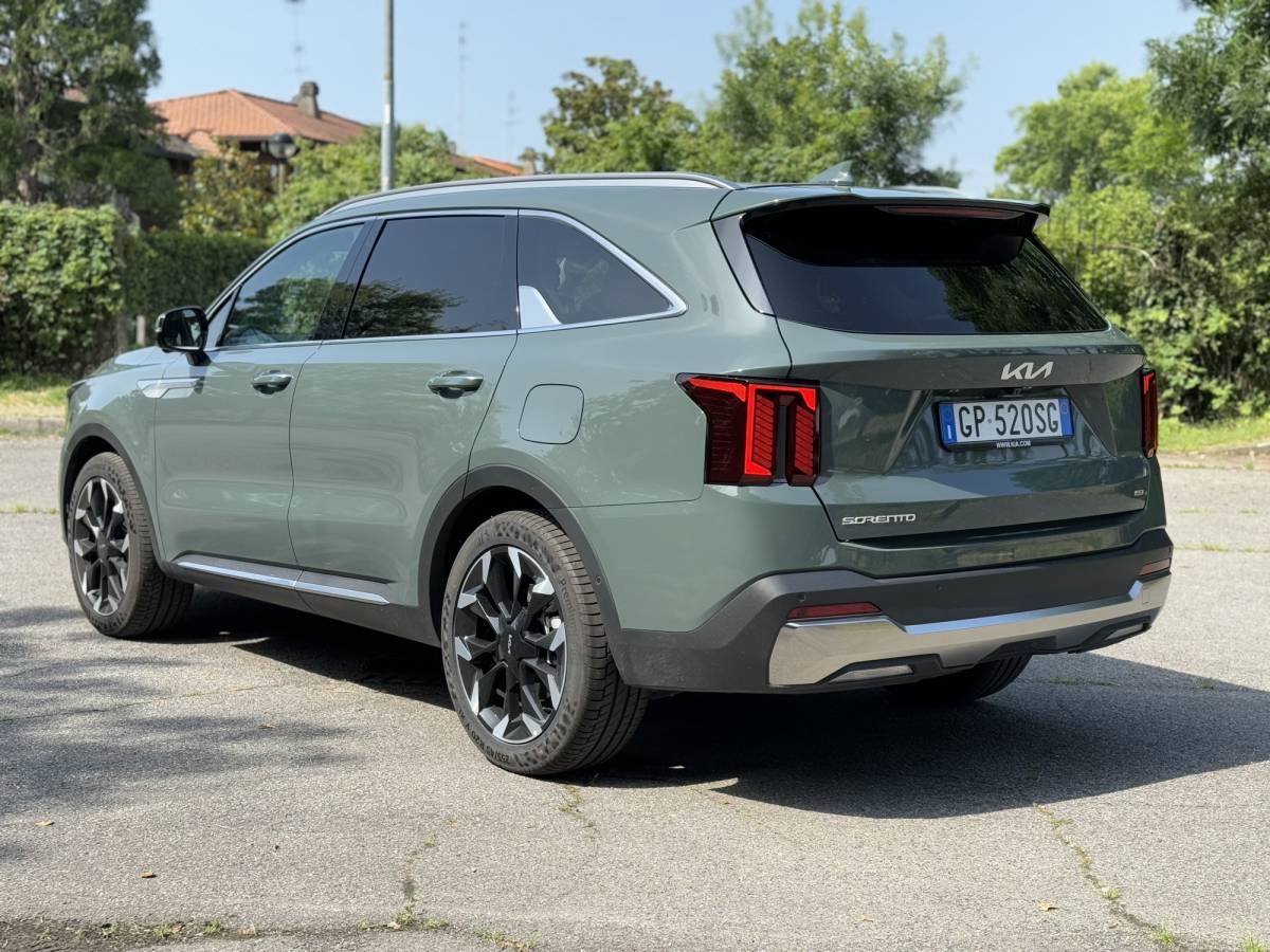 Kia Sorento 2024: guarda la gallery del rinnovato SUV da famiglia, anche Diesel 1