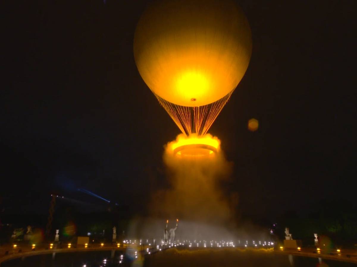 Peric and Rainer light a hot air balloon fire: Paris 2024 Olympics open