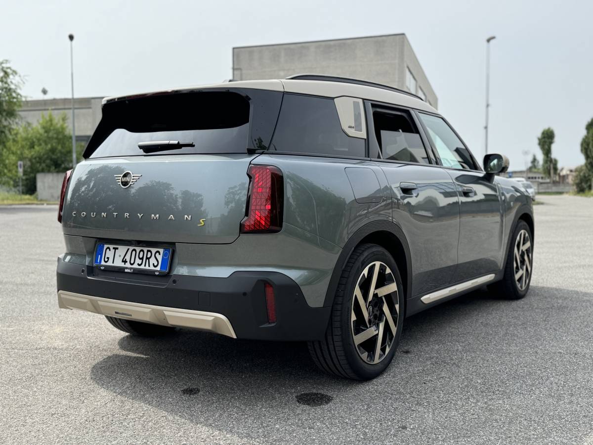 MINI Countryman SE ALL4: guarda la gallery del crossover elettrico da 313 CV 11