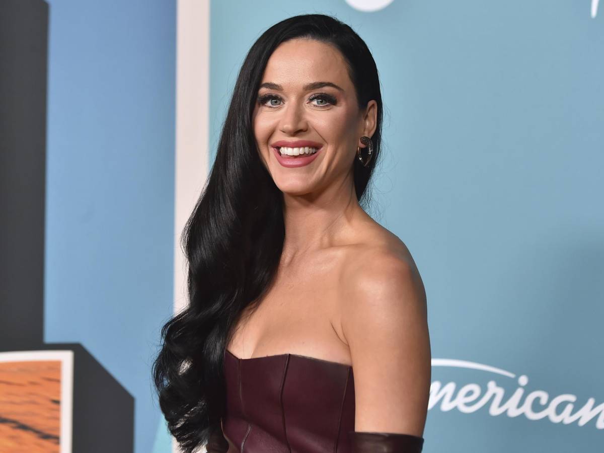 Katy Perry e Lauren Sanchez voleranno nello spazio su uno dei razzi di Jeff Bezos