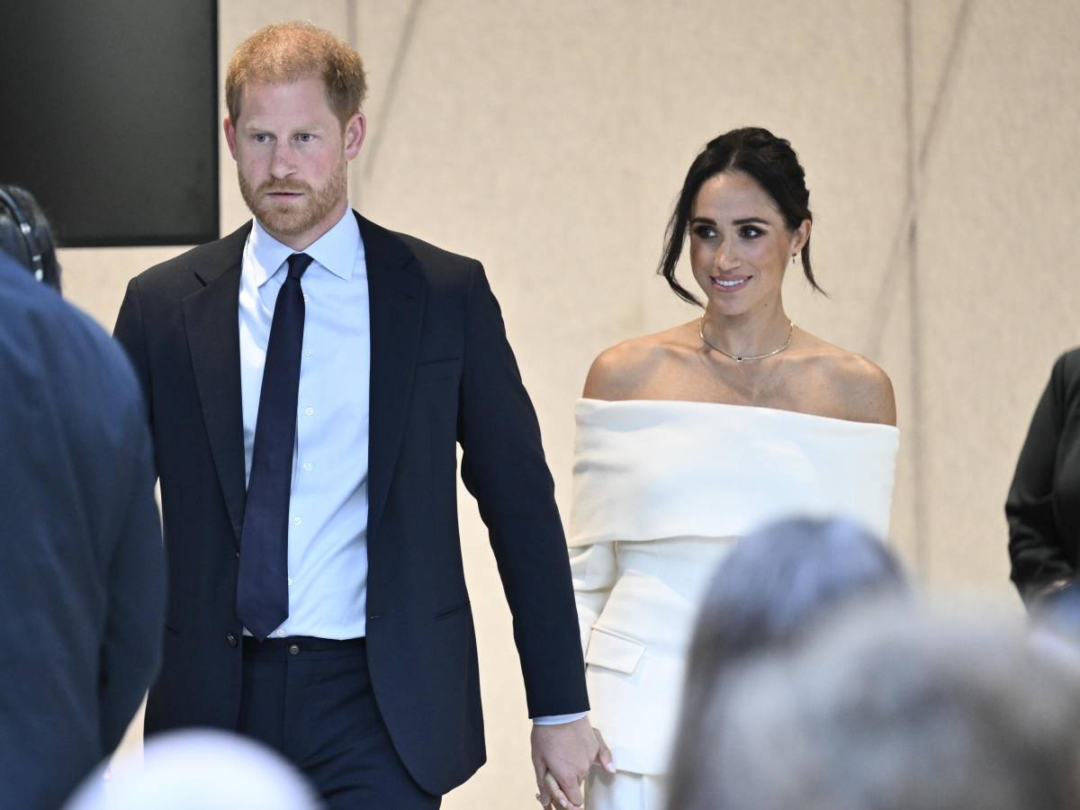 Dopo soli tre mesi si dimette il capo della comunicazione: quelle voci su Harry e Meghan Dopo soli tre mesi si dimette il capo della comunicazione: quelle voci su Harry e Meghan