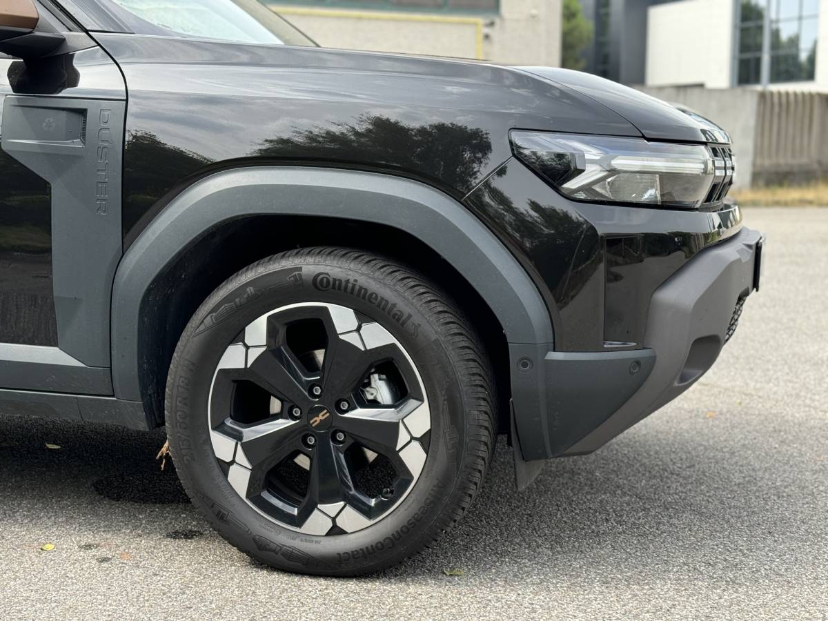 Dacia Duster 2024: guarda la gallery del SUV 4x4 mild-hybrid 10