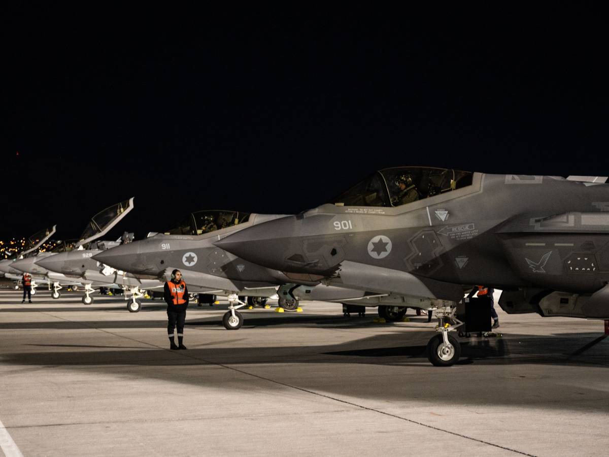 Attacchi in profondità senza rifornimento in volo: ecco come funzionano gli F-35 modificati di Israele