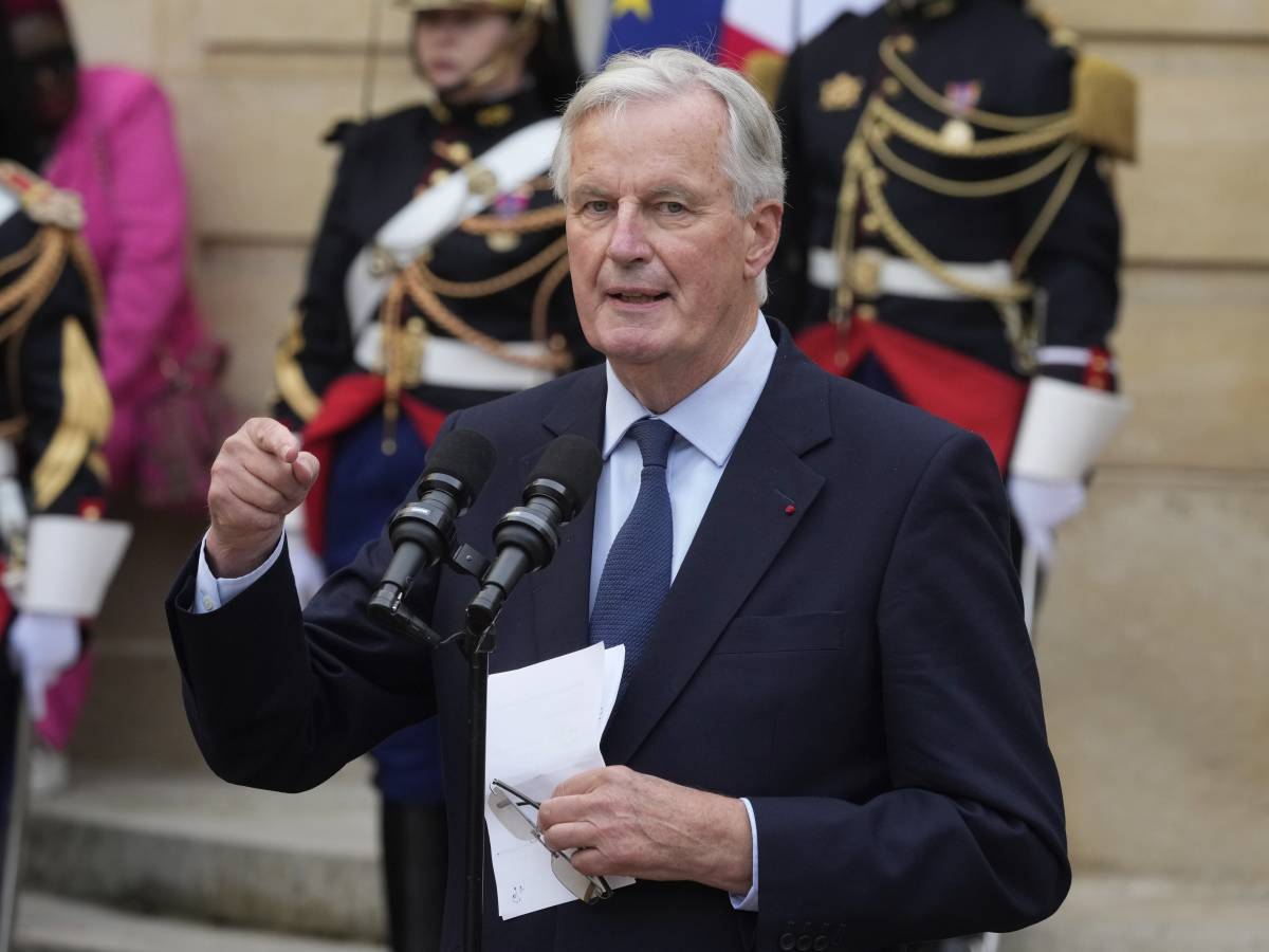 Michel Barnier sceglie la sua rosa: la Francia ha finalmente un governo