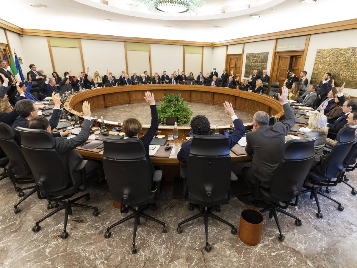 la strana lettera per chiedere un aumento il csm chiarisca da Ilgiornale.it la strana lettera per chiedere un aumento il csm chiarisca