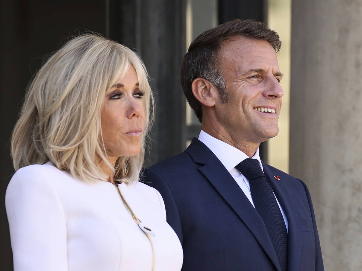 i macron hanno assunto investigatori per indagare sull influencer che disse brigitte 232 un uomo