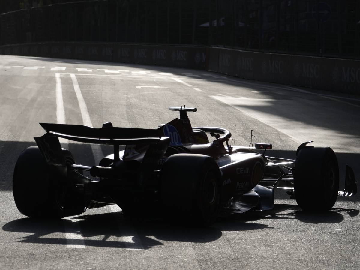 Ferrari, il gp di Baku resta stregato: illusione Leclerc, botto Sainz