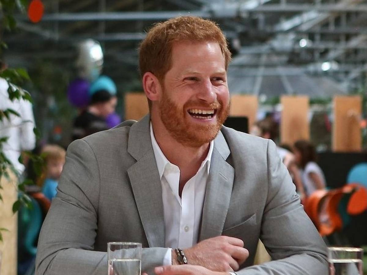 "Volevano togliere Meghan". Bufera sulla Royal Family per la foto di Harry