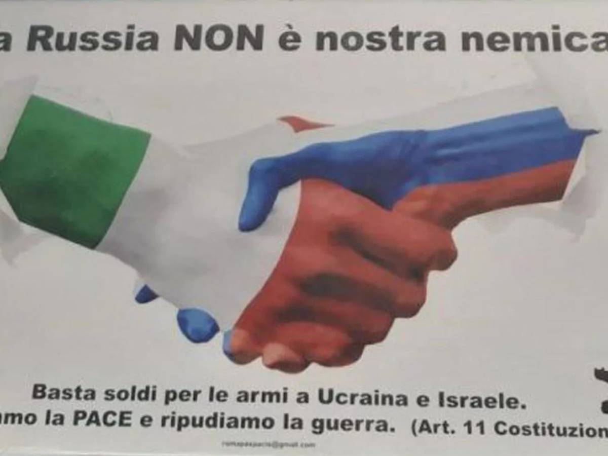 "La Russia non è nostra nemica". La regia grillina dietro ai manifesti pro Putin