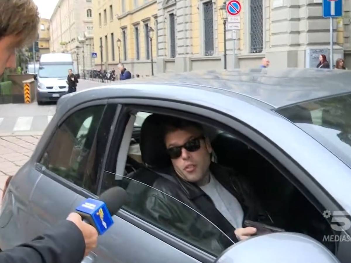 "Fedez vuole portarmi in tribunale". Staffelli svela il retroscena sulla consegna del Tapiro