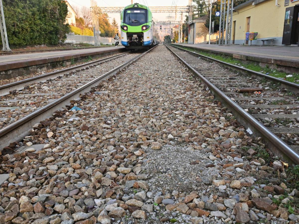 Tragedia sulla linea Bologna Venezia: uomo investito sui binari, muore un operaio