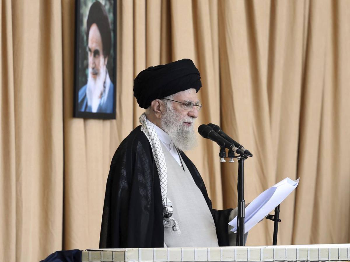 Khamenei, sermone armato. "Israele verrà eliminato"